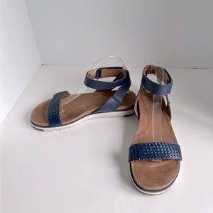 Ugg Women's Shoes Ugg Laddie Ankle Strap Sandals. Size 9